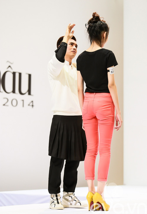 Giám khảo Next Top vất vả uốn nắn thí sinh thi catwalk - 10