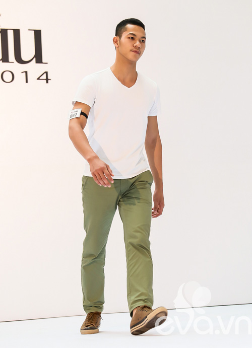 Giám khảo Next Top vất vả uốn nắn thí sinh thi catwalk - 18