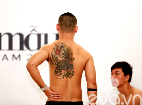 VNTM 2014: Choáng với hình xăm "khủng"! - 5