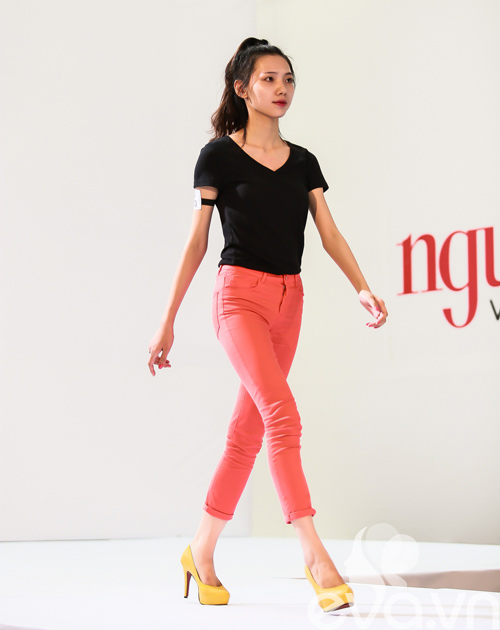 Giám khảo Next Top vất vả uốn nắn thí sinh thi catwalk - 9