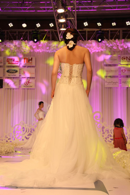 Xu hướng váy cưới mới nhất trong Bridal’s Fair 2014 - 15