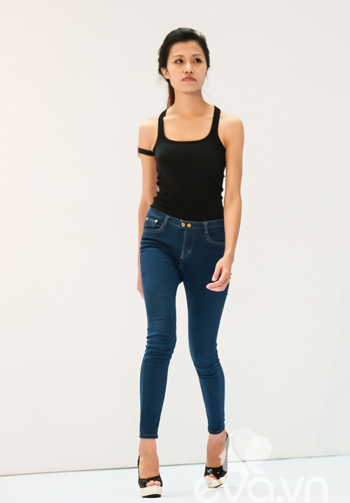 Giám khảo Next Top vất vả uốn nắn thí sinh thi catwalk - 14