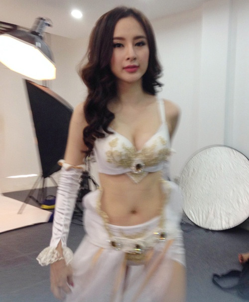 Hậu trường nóng bỏng của 4 "nữ hoàng sexy" - 5