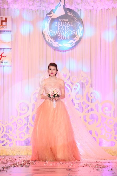 Xu hướng váy cưới mới nhất trong Bridal’s Fair 2014 - 11