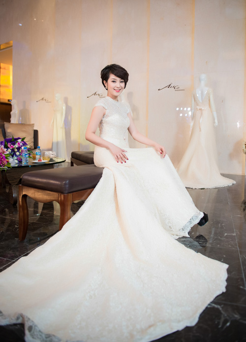 Đan Lê duyên dáng với váy cưới ren - 9
