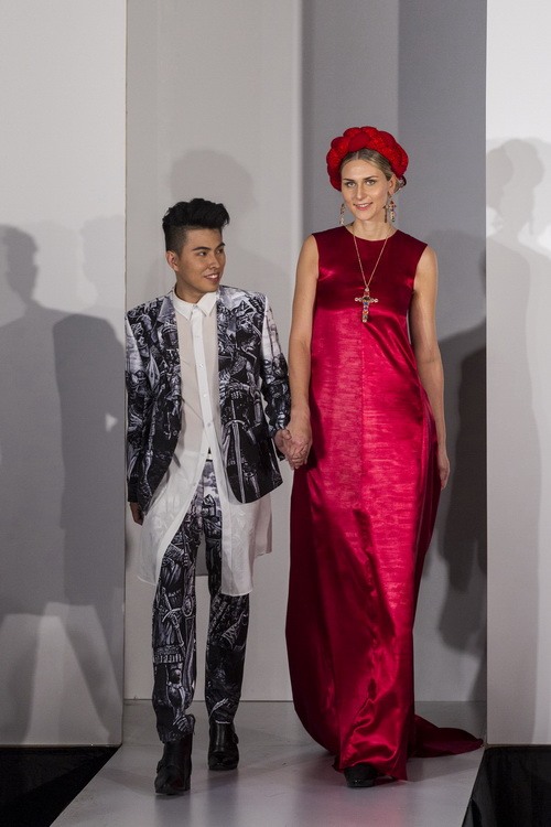 Thời trang Việt tỏa sáng trên sàn "London Fashion Week" - 19