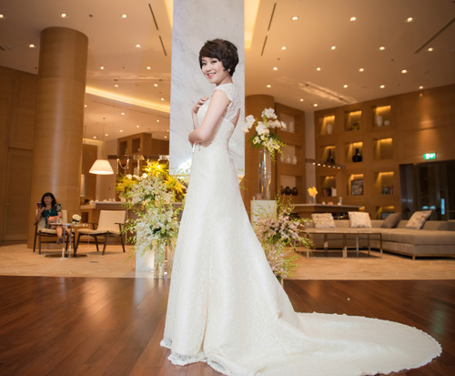 Đan Lê duyên dáng với váy cưới ren - 8