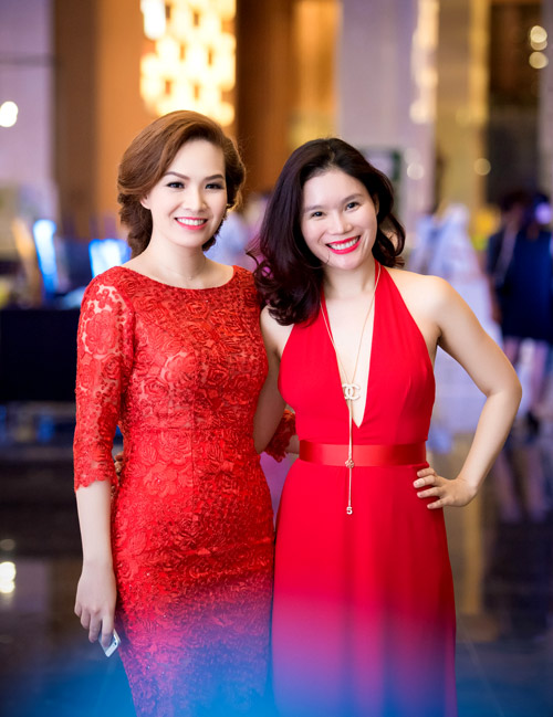 Đan Lê duyên dáng với váy cưới ren - 3