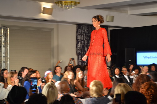Thời trang Việt tỏa sáng trên sàn "London Fashion Week" - 18