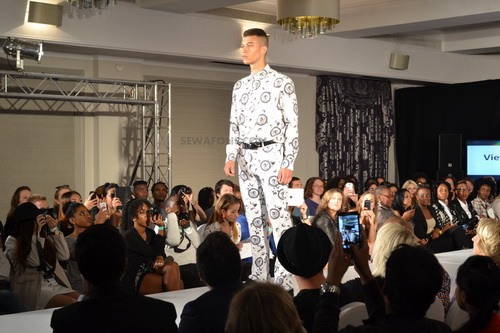 Thời trang Việt tỏa sáng trên sàn "London Fashion Week" - 4