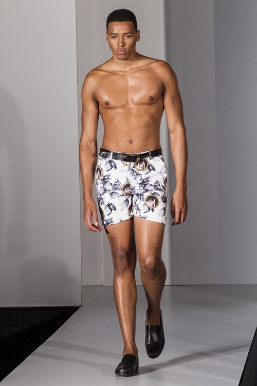 Thời trang Việt tỏa sáng trên sàn "London Fashion Week" - 10