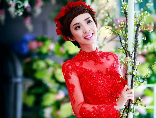 "Hoa hậu hài" Thu Trang duyên dáng với áo dài cưới - 9