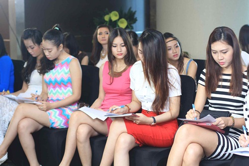 Thùy Dung níu mắt với lưng trần sexy - 10