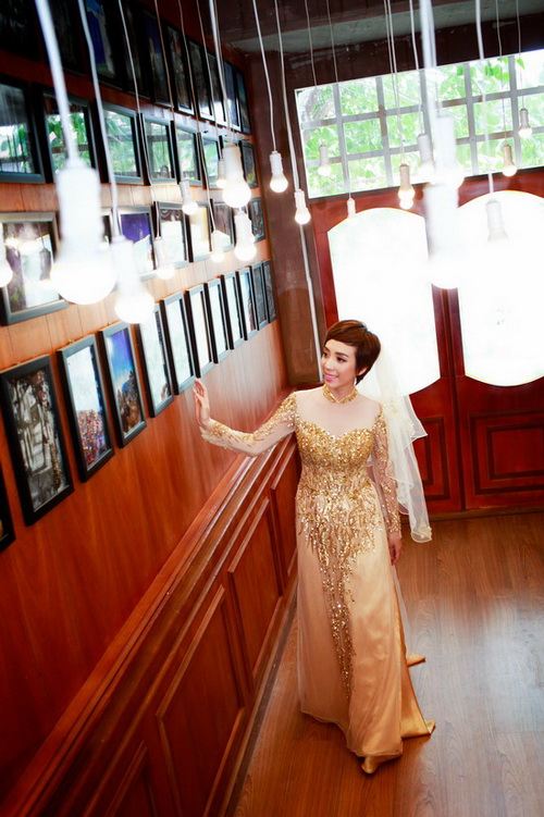 "Hoa hậu hài" Thu Trang duyên dáng với áo dài cưới - 14