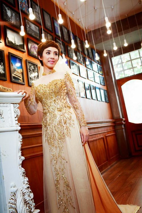 "Hoa hậu hài" Thu Trang duyên dáng với áo dài cưới - 12