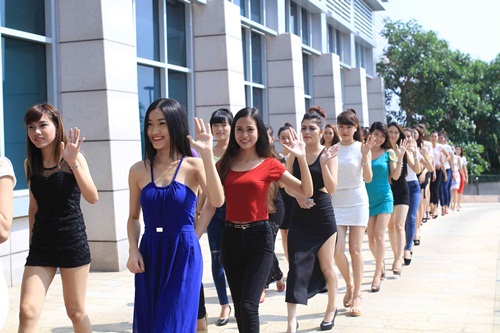 Thùy Dung níu mắt với lưng trần sexy - 9