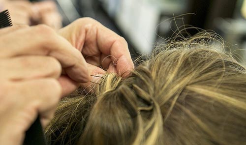 Biến tấu diệu kỳ với 3 kiểu tóc xoăn cô dâu đơn giản - 10