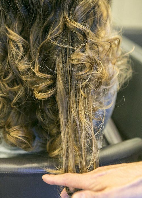 Biến tấu diệu kỳ với 3 kiểu tóc xoăn cô dâu đơn giản - 3