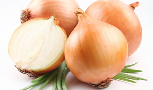 Đối phó với chứng rụng tóc mùa khô chỉ bằng hành tây - 3