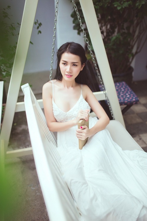 Phan Thị Mơ buông lơi tấm lưng trần nóng hổi - 9