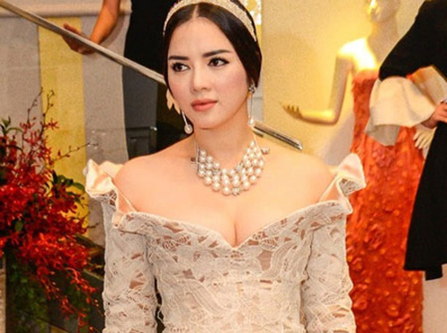 Những trang phục khiến Lý Nhã Kỳ nặng nề mập mạp - 8