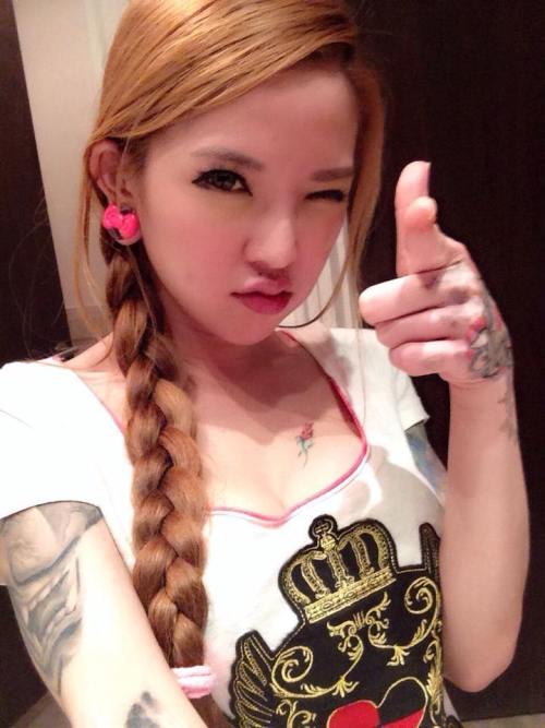 Hot girl xăm trổ quyến rũ gây xôn xao dân mạng châu Á - 9