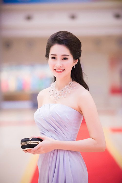 Ai được săn đón nhất thảm đỏ VN Fashion Week - 9