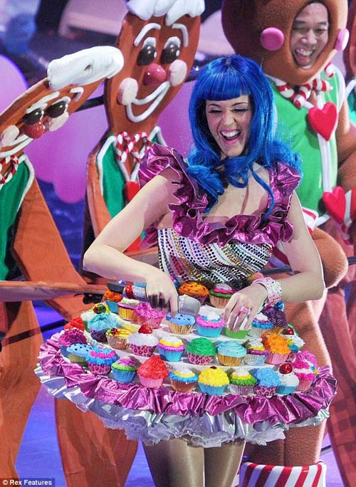 Những trang phục diễn "kịch độc" của Katy Perry - 14