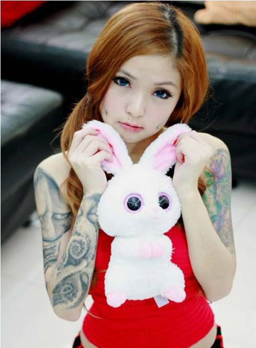 Hot girl xăm trổ quyến rũ gây xôn xao dân mạng châu Á - 7