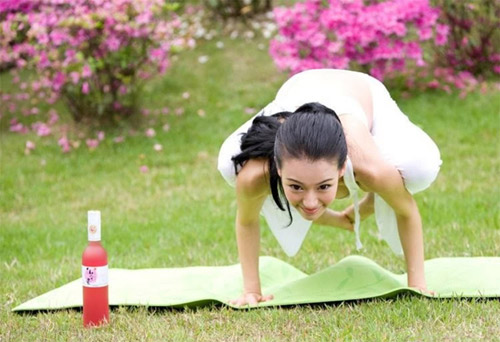 Khó rời mắt trước vẻ nóng bỏng của nữ hoàng yoga châu Á - 9