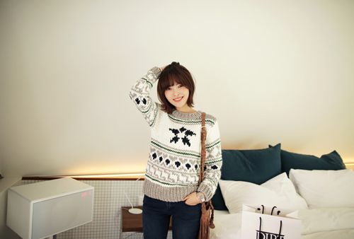 Muôn kiểu áo len dễ thương đón Noel - 10
