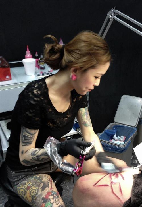 Hot girl xăm trổ quyến rũ gây xôn xao dân mạng châu Á - 3