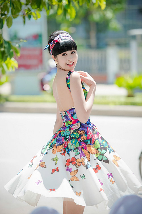 HH Ngọc Hân diện váy xòe xinh như tiểu thư - 3
