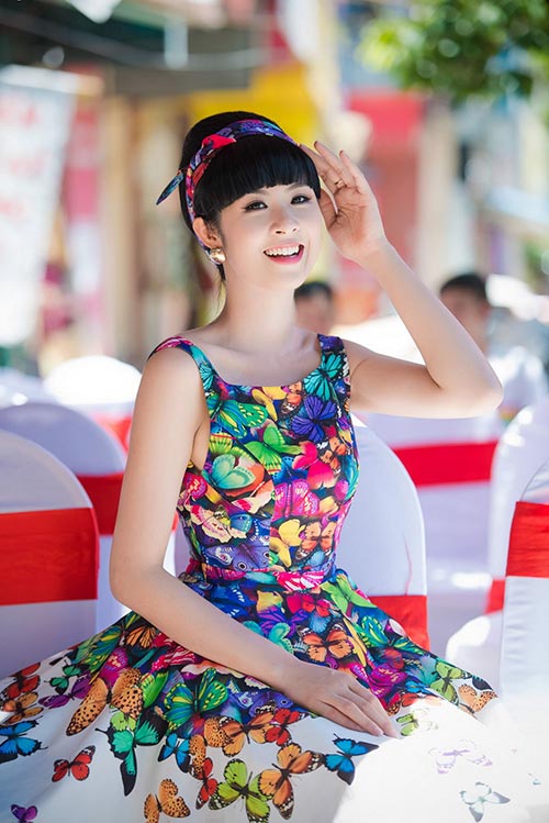 HH Ngọc Hân diện váy xòe xinh như tiểu thư - 5