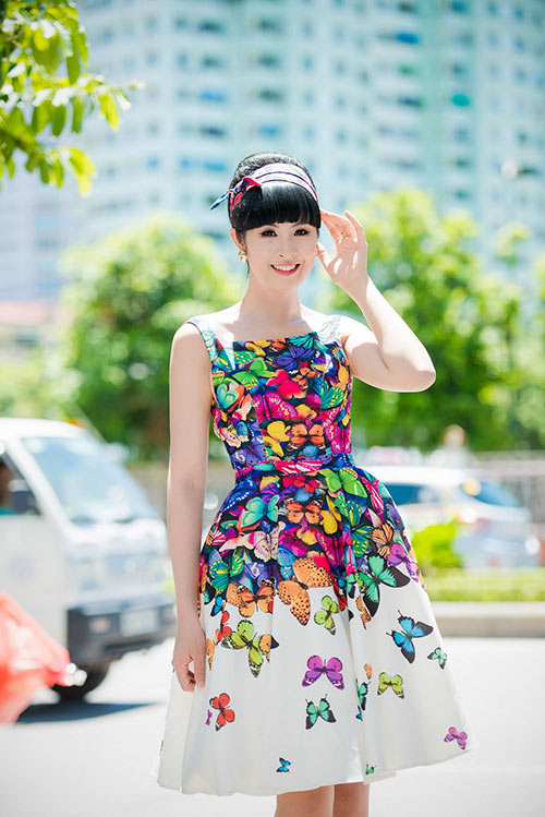 HH Ngọc Hân diện váy xòe xinh như tiểu thư - 4