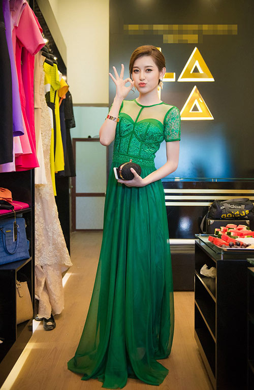 HH Ngọc Hân diện váy xòe xinh như tiểu thư - 10