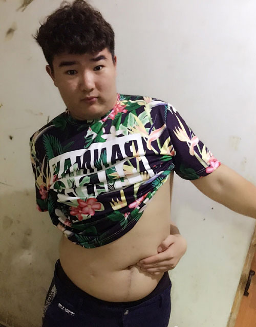 'Sốt' trào lưu khoe thân hình quyến rũ bằng cách chạm tay đến... rốn - 8