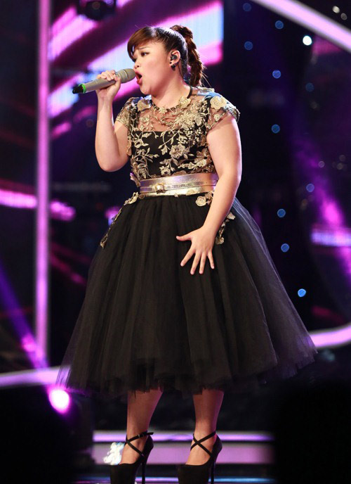 Váy áo lộ khuyết điểm của Ngọc Bích Vietnam Idol 2015 - 3