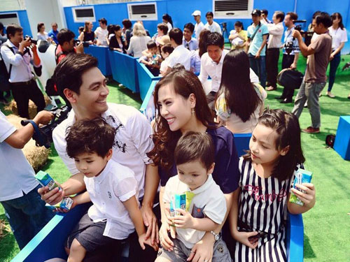 Những cô vợ quyến rũ hơn người của sao Việt (P2) - 12