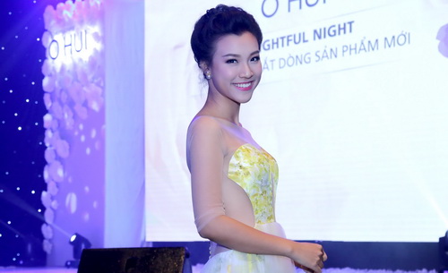 Trúc Diễm buông hờ vòng 1 đầy đặn quyến rũ - 15