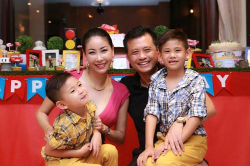 So phong độ những ông chồng trẻ đại gia ít biết của sao Việt - 11