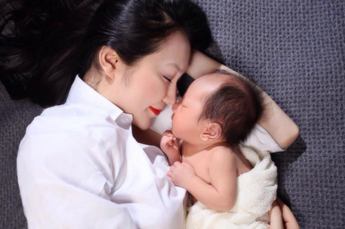 Những cô vợ quyến rũ hơn người của sao Việt (P2) - 7