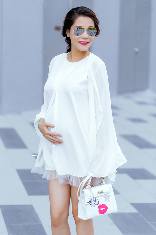 Ngô Mai Trang bầu 8 tháng vẫn khiến phái mạnh xao xuyến - 1