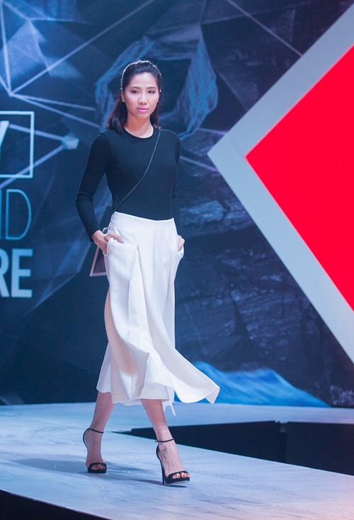 Hoa khôi Lan Khuê tỏa sáng trên sàn catwalk - 7