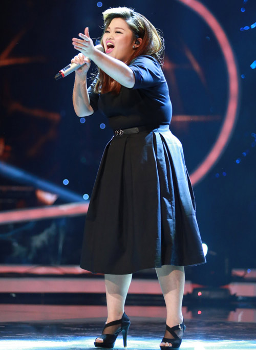 Váy áo lộ khuyết điểm của Ngọc Bích Vietnam Idol 2015 - 4