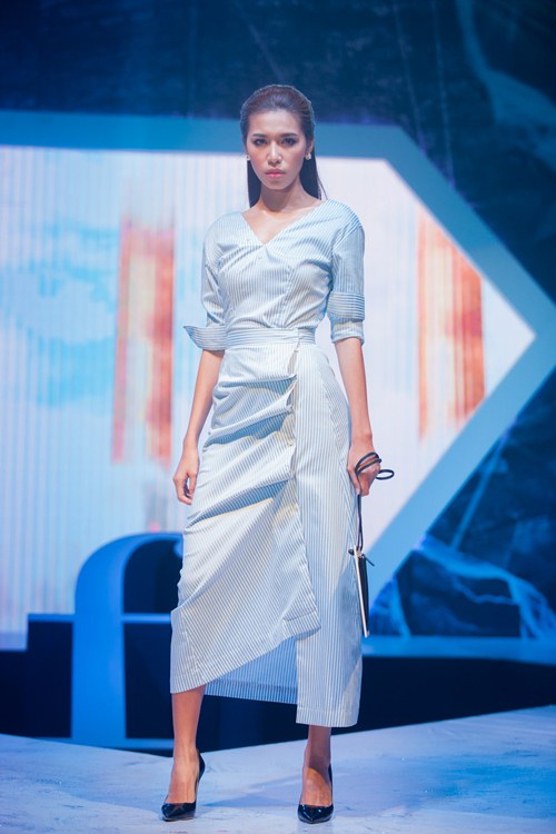 Hoa khôi Lan Khuê tỏa sáng trên sàn catwalk - 1