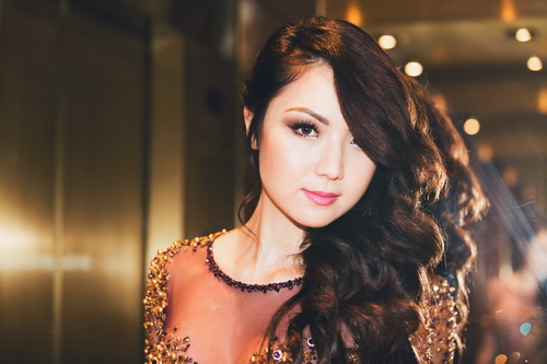 HH Jennifer Chung mặc váy "không nội y" bên mẹ - 2