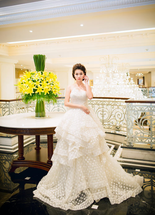Cô dâu Trương Tùng Lan vai trần nõn nà - 11