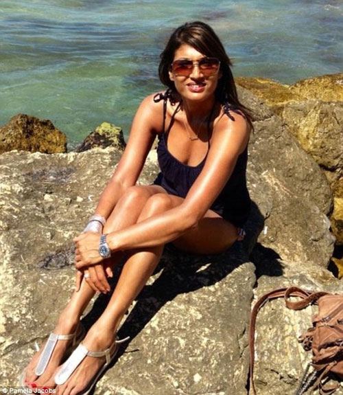 Bà mẹ 52 tuổi trẻ như thiếu nữ 20 nhờ kem chống nắng và dầu dừa - 2