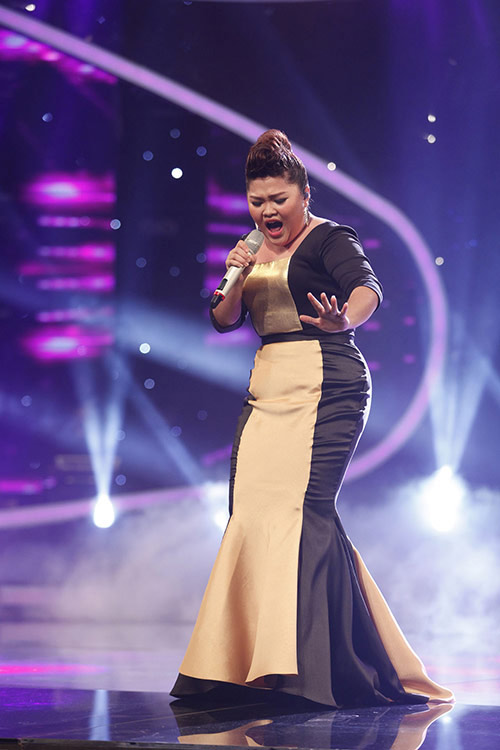 Váy áo lộ khuyết điểm của Ngọc Bích Vietnam Idol 2015 - 8